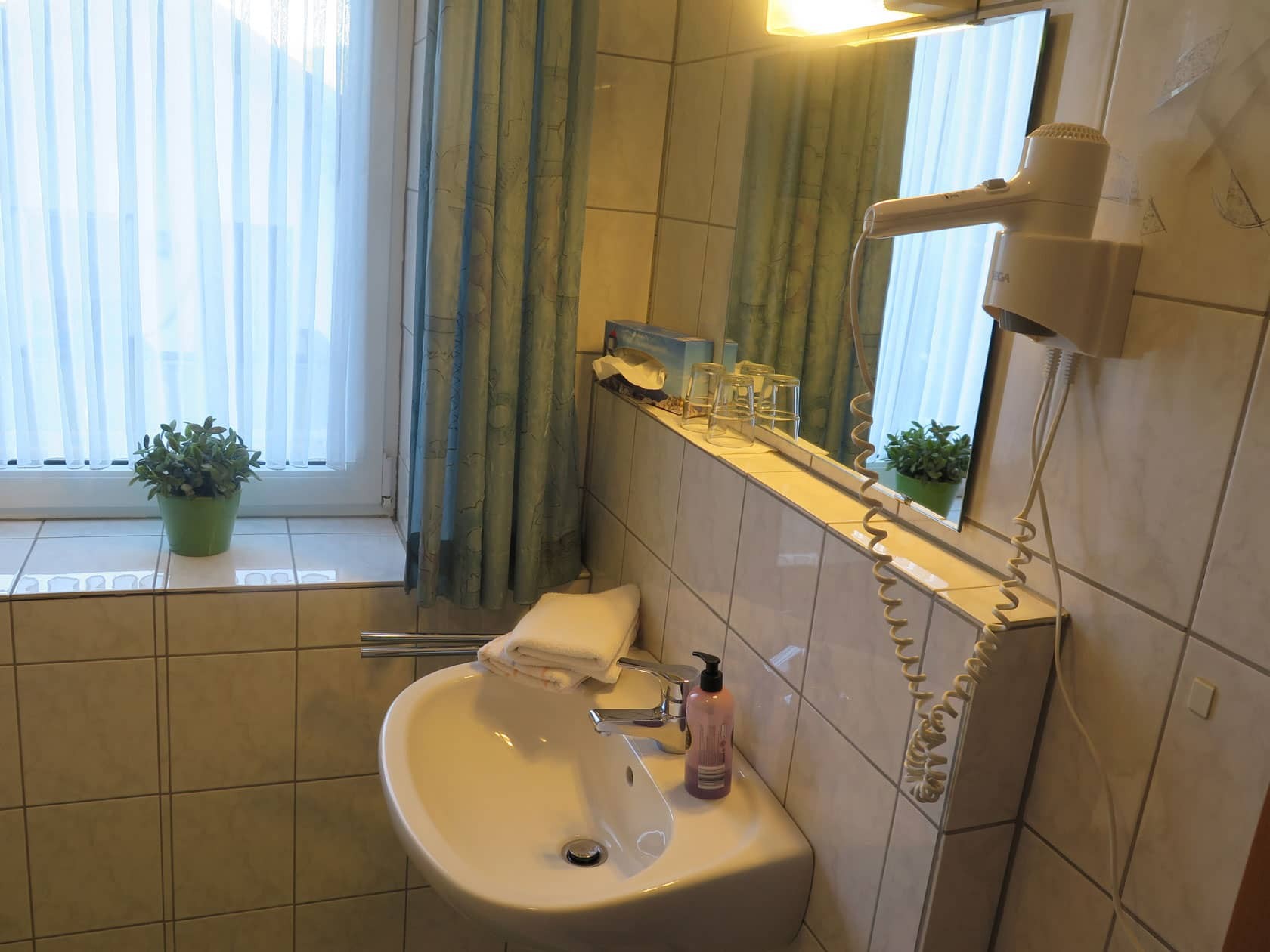 Ferienwohnung Ellenberg Badezimmer